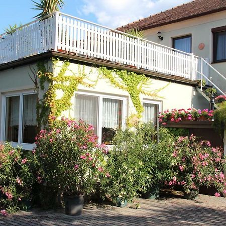 Weingut Pension Sommerhof Mörbisch am See Exterior foto